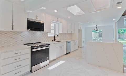 4901 Costa De Oro Court, Arlington, TX 76017