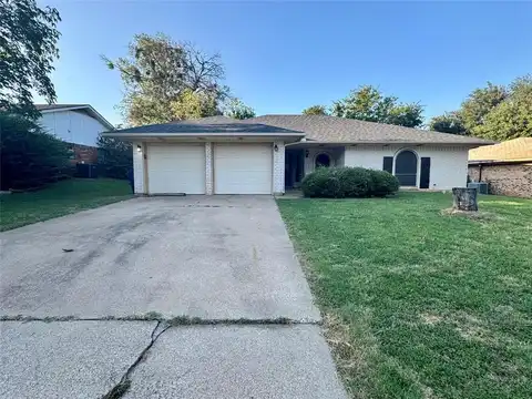 515 Lynnewood Avenue, Burleson, TX 76028