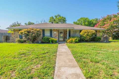 326 Lisa Lane, DeSoto, TX 75115
