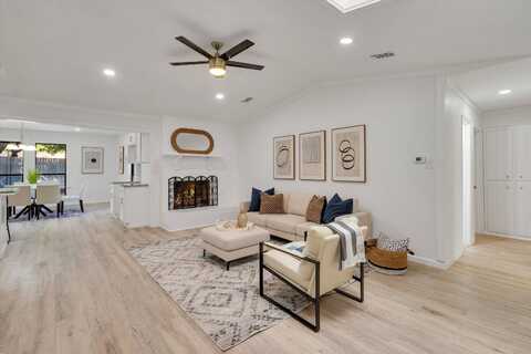 6825 John Dr, Richland Hills, TX 76118