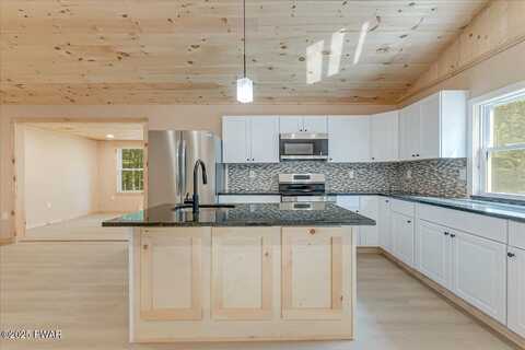 106 Edgewater Drive, Dingmans Ferry, PA 18328