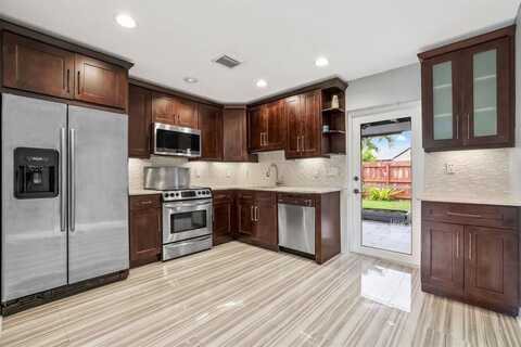4805 NW 27th Way, Tamarac, FL 33309