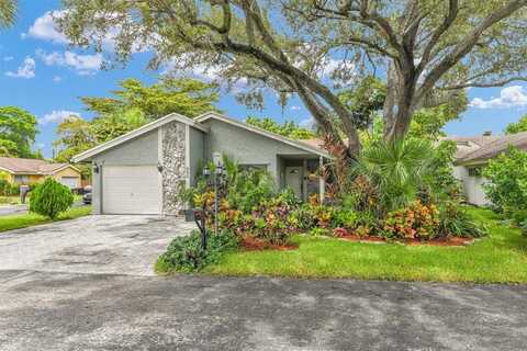 990 NW 89th Ave, Plantation, FL 33324