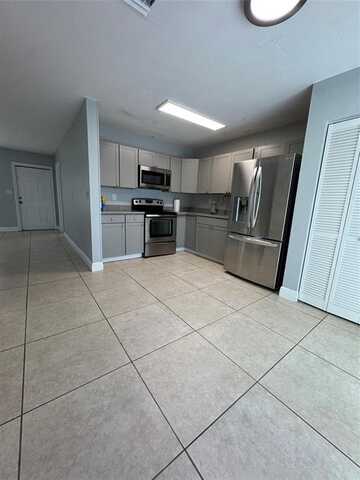 2910 NW 195th St, Miami Gardens, FL 33056