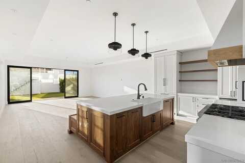 7214 FAY AVE, La Jolla, CA 92037