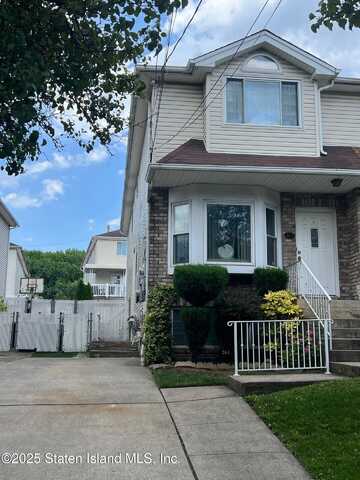 263 Seguine Avenue, Staten Island, NY 10309
