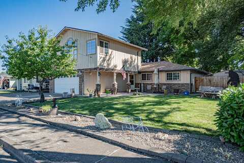 1115 Rose Valley Drive, Central Point, OR 97502