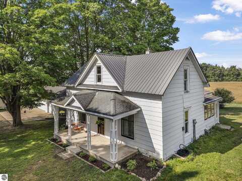 11470 S 39 Road, Cadillac, MI 49601