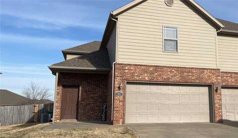 901 Oakwood LN, Centerton, AR 72719