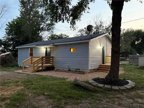 101 SW Nelson Park RD, Gravette, AR 72736