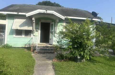 3924 7th St, Port Arthur, TX 77642