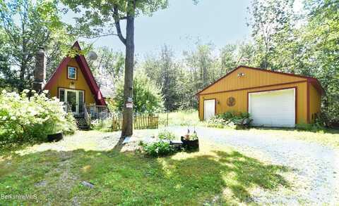19 Castle Ln, Becket, MA 01223