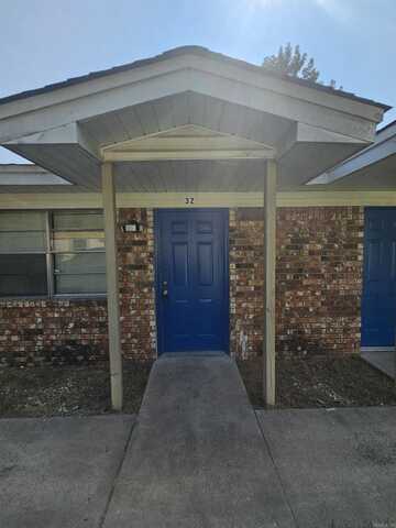 1413 Plummer Apt. 32, Jacksonville, AR 72076