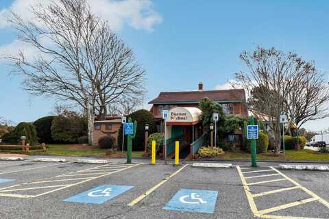 950 Iyannough Road, Hyannis, MA 02601