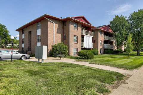 7815 Douglas Avenue, Urbandale, IA 50322