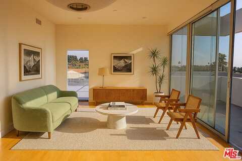 4826 Franklin Ave, Los Angeles, CA 90027