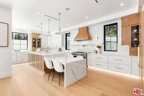 2565 Patricia Ave, Los Angeles, CA 90064