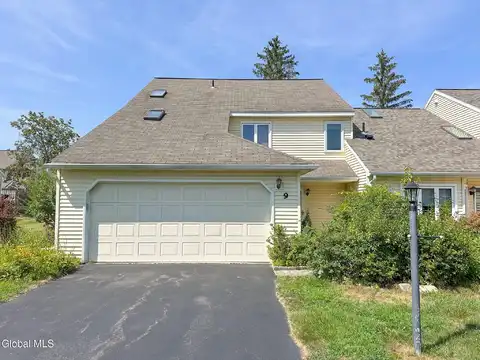 9 Standish Drive, Bethlehem, NY 12077