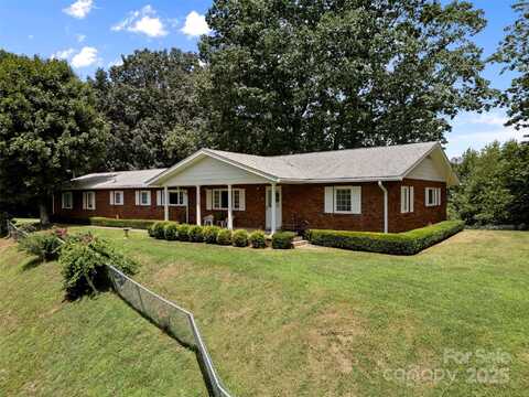 280 Apple Blossom Lane, Waynesville, NC 28786