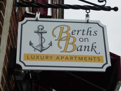 153 Bank Street, New London, CT 06320