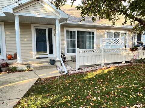 4425 Mills Civic Parkway unit: 1304, West Des Moines, IA 50265