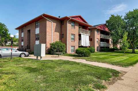 7815 Douglas Avenue unit: 107, Urbandale, IA 50322