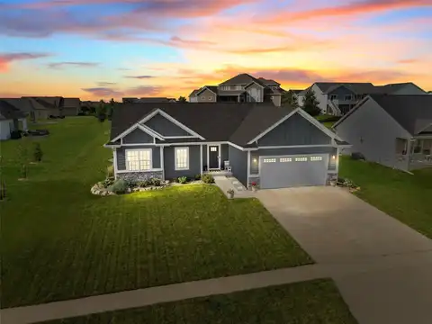912 Fountain View Drive, Pella, IA 50219