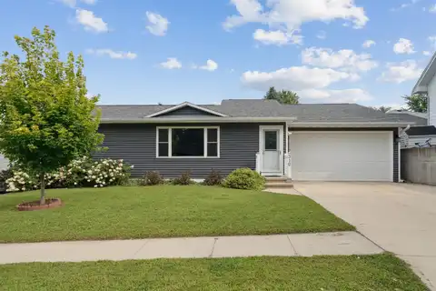 310 7th Ave SE, Dyersville, IA 52040