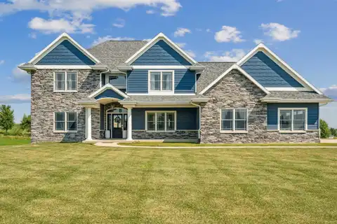 2088 Legacy Heights, Durango, IA 52039