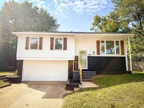 3829 Eastmont Drive, South Bend, IN 46628