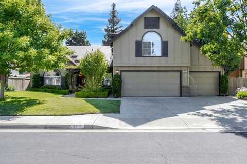 837 Cypress Avenue, Clovis, CA 93611