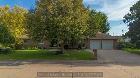 1613 Spruce Place, Grand Island, NE 68801