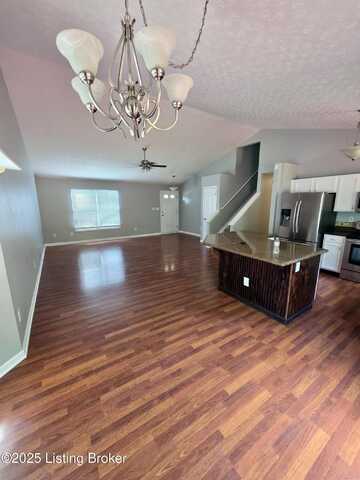 4503 Fallen Apple Ln, Louisville, KY 40218