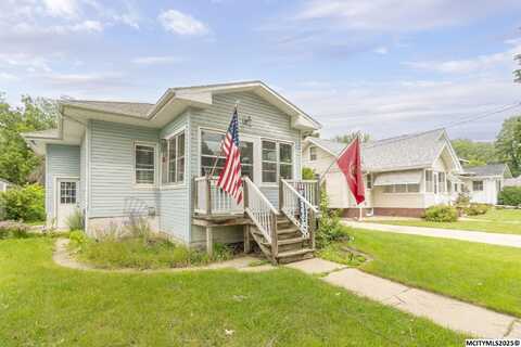 227 N Crescent Dr, MASON CITY, IA 50401