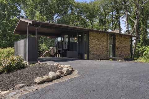 22 Crestview Drive, Valparaiso, IN 46383