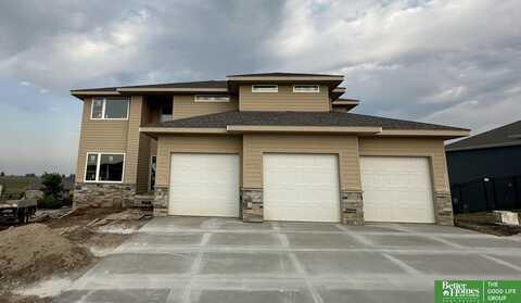 135 N 10th Avenue, Springfield, NE 68059