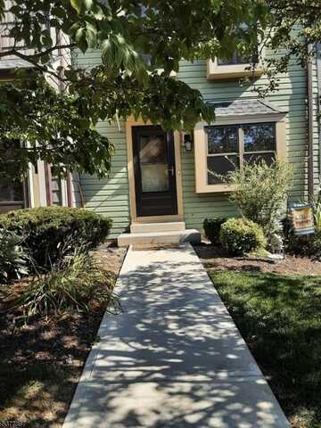 21 Duck Hawk Ct, Allamuchy, NJ 07840