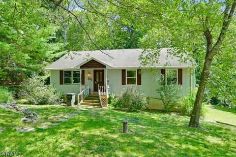 36 Morsemere Rd, West Milford, NJ 07421