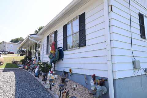 469 Matthews Rd, Ronceverte, WV 24970