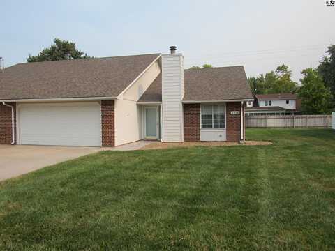 1316 Stone Bridge Dr, Hutchinson, KS 67502