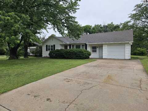 3105 N Walnut St, Hutchinson, KS 67502