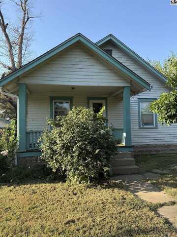 712 E Avenue B, Hutchinson, KS 67501
