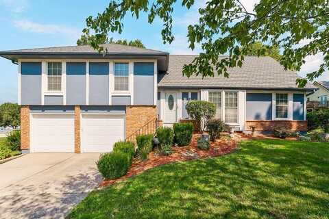 194 NE Beechwood Court, Lees Summit, MO 64064
