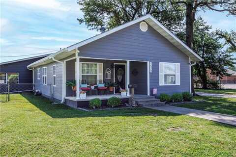 1520 N 8th Street, Neodesha, KS 66757