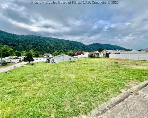 123 Lincoln Avenue, Cedar Grove, WV 25015