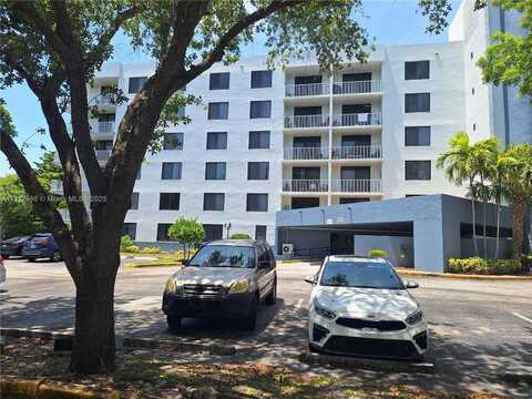 901 Hillcrest Dr, Hollywood, FL 33021