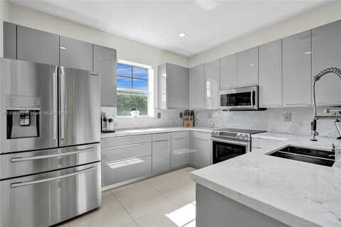 1033 NE 17th Way, Fort Lauderdale, FL 33304