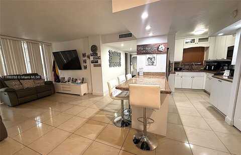 8820 Fontainebleau Blvd, Miami, FL 33172