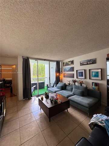 9747 NW 49th Ter, Doral, FL 33178