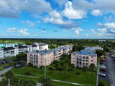 4281 NW 41st St, Lauderdale Lakes, FL 33319